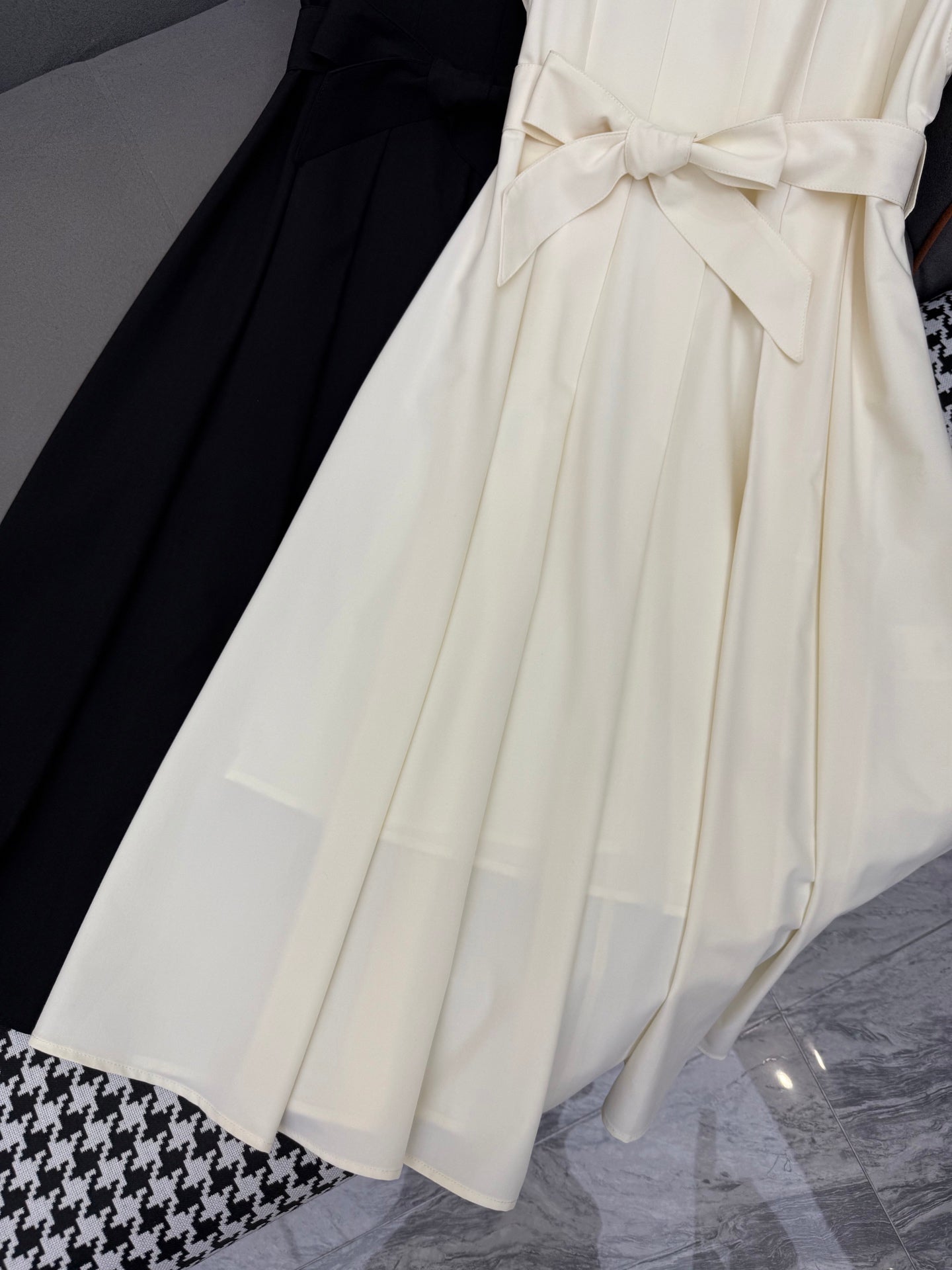 LOUIS VUITTON LV SLEEVELESS DRESS WITH BELTED WAIST 269125