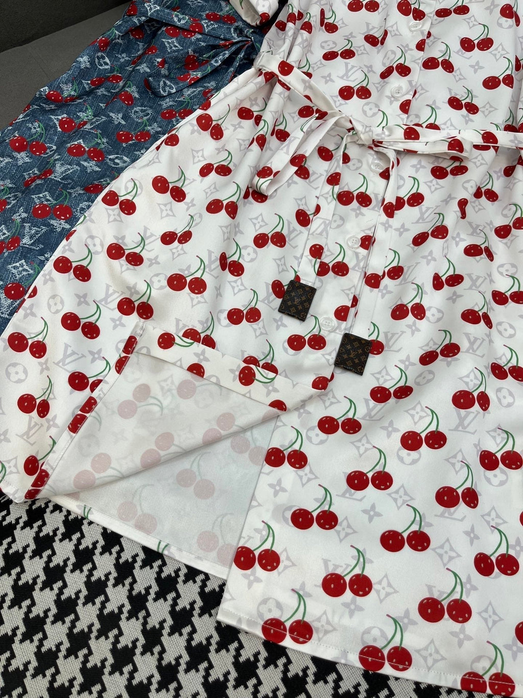 LOUIS VUITTON LV SHIRT DRESS CHERRY 25S IN POLYESTER 266624