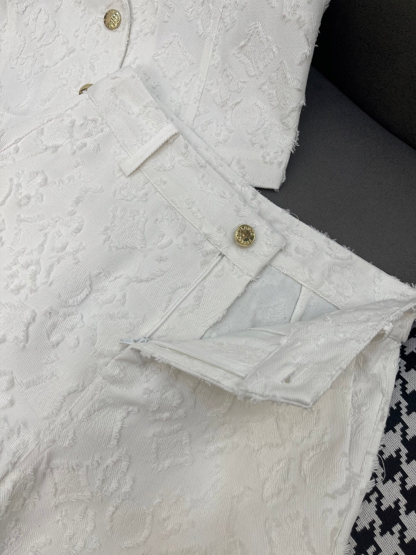 LOUIS VUITTON SET SLEEVELESS TOP AND SHORTS IN WHITE DENIM