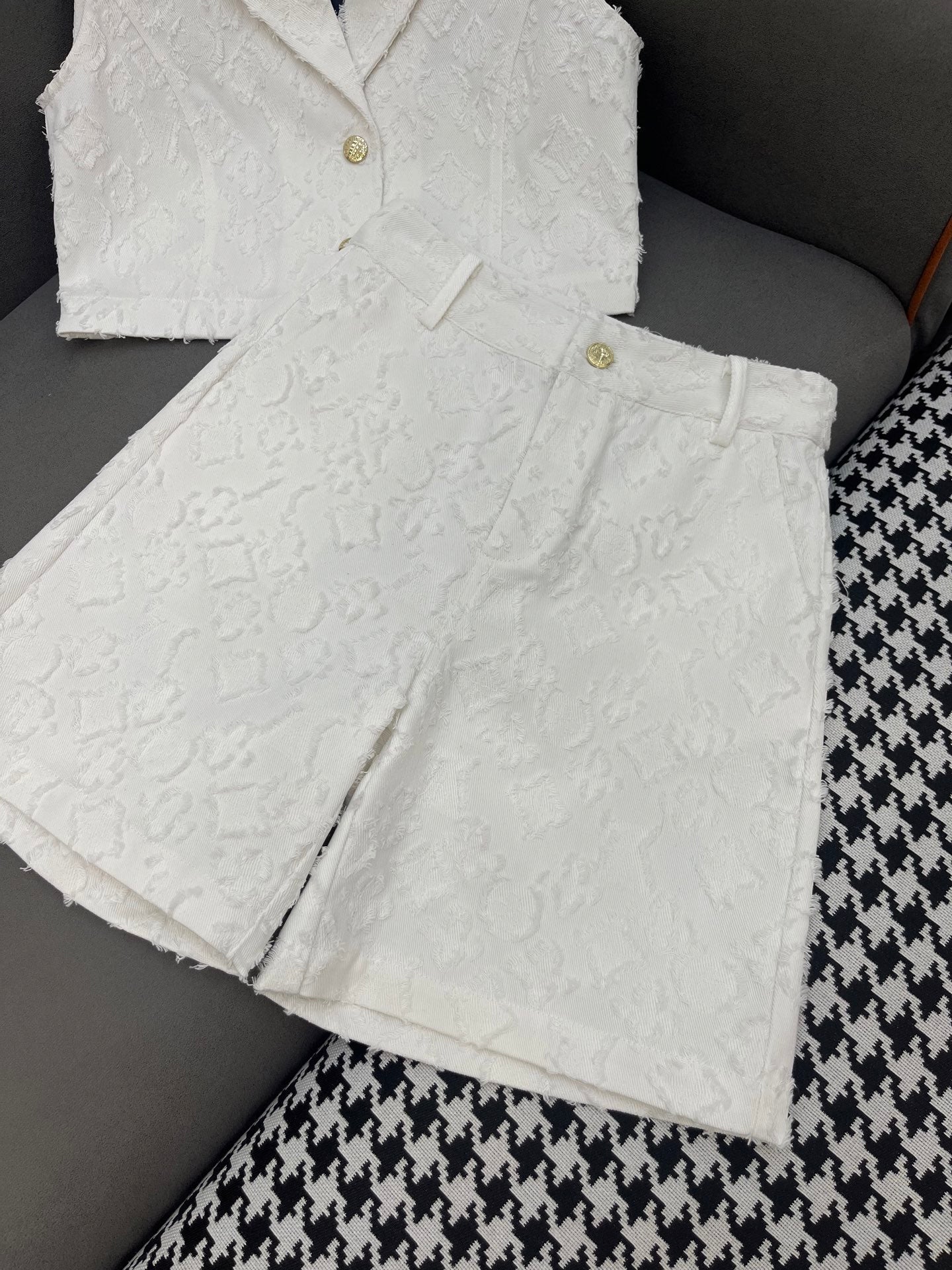 LOUIS VUITTON SET SLEEVELESS TOP AND SHORTS IN WHITE DENIM