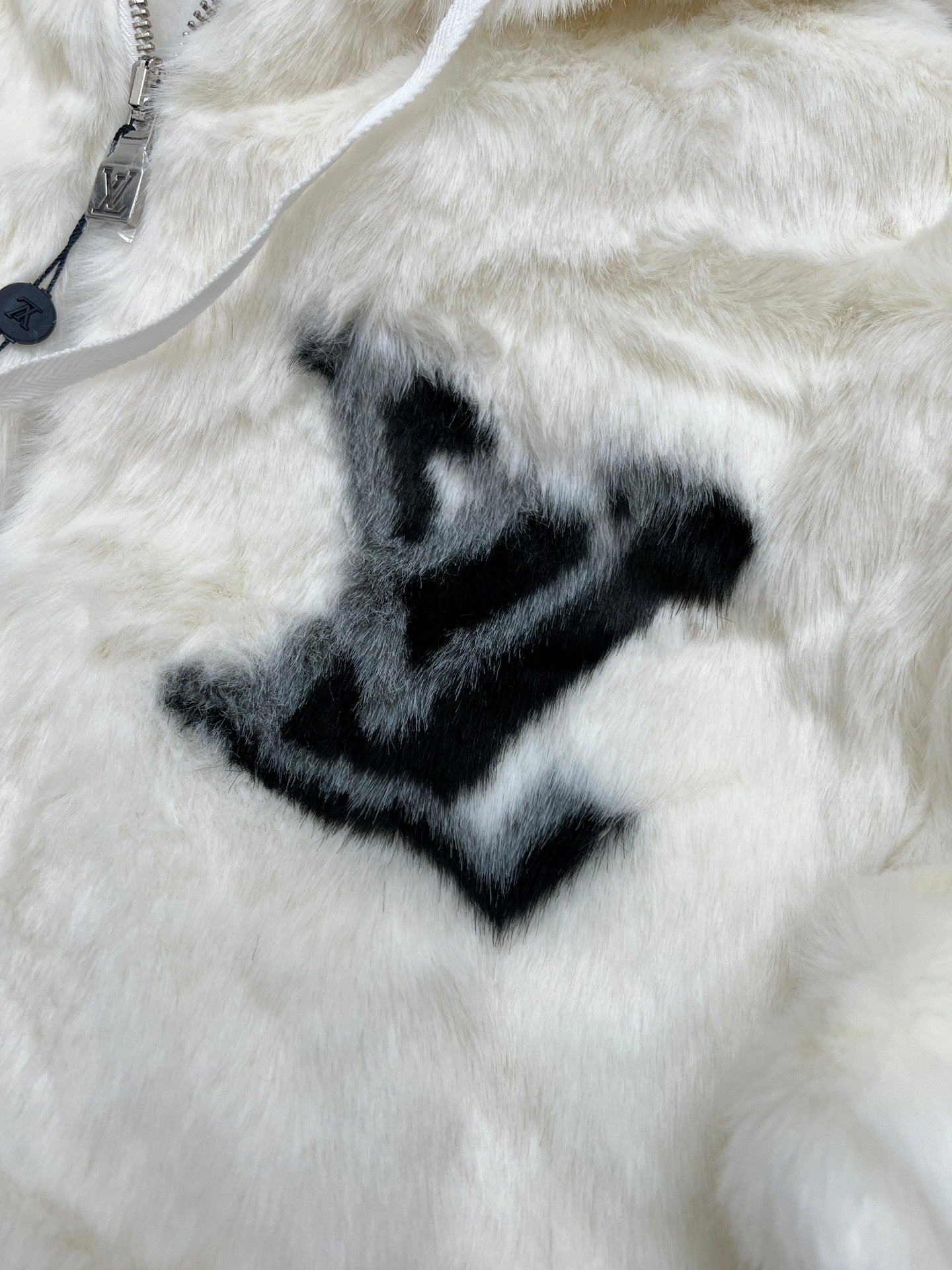 LOUIS VUITTON LV 25S FUR COAT 0160