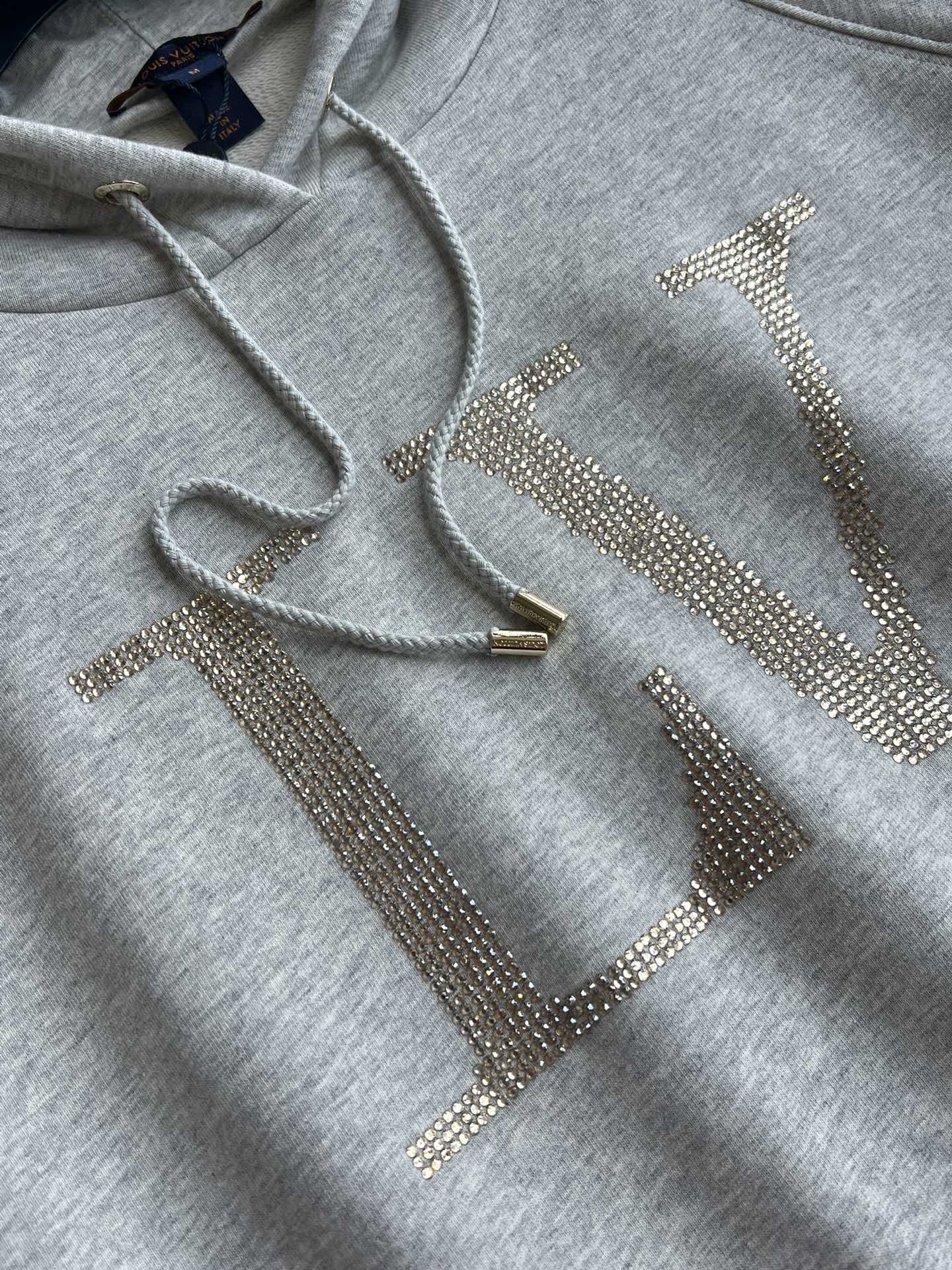 LOUIS VUITTON LOUIS VUITTON HOODED SWEATSHIRT WITH RHINESTONES 275688