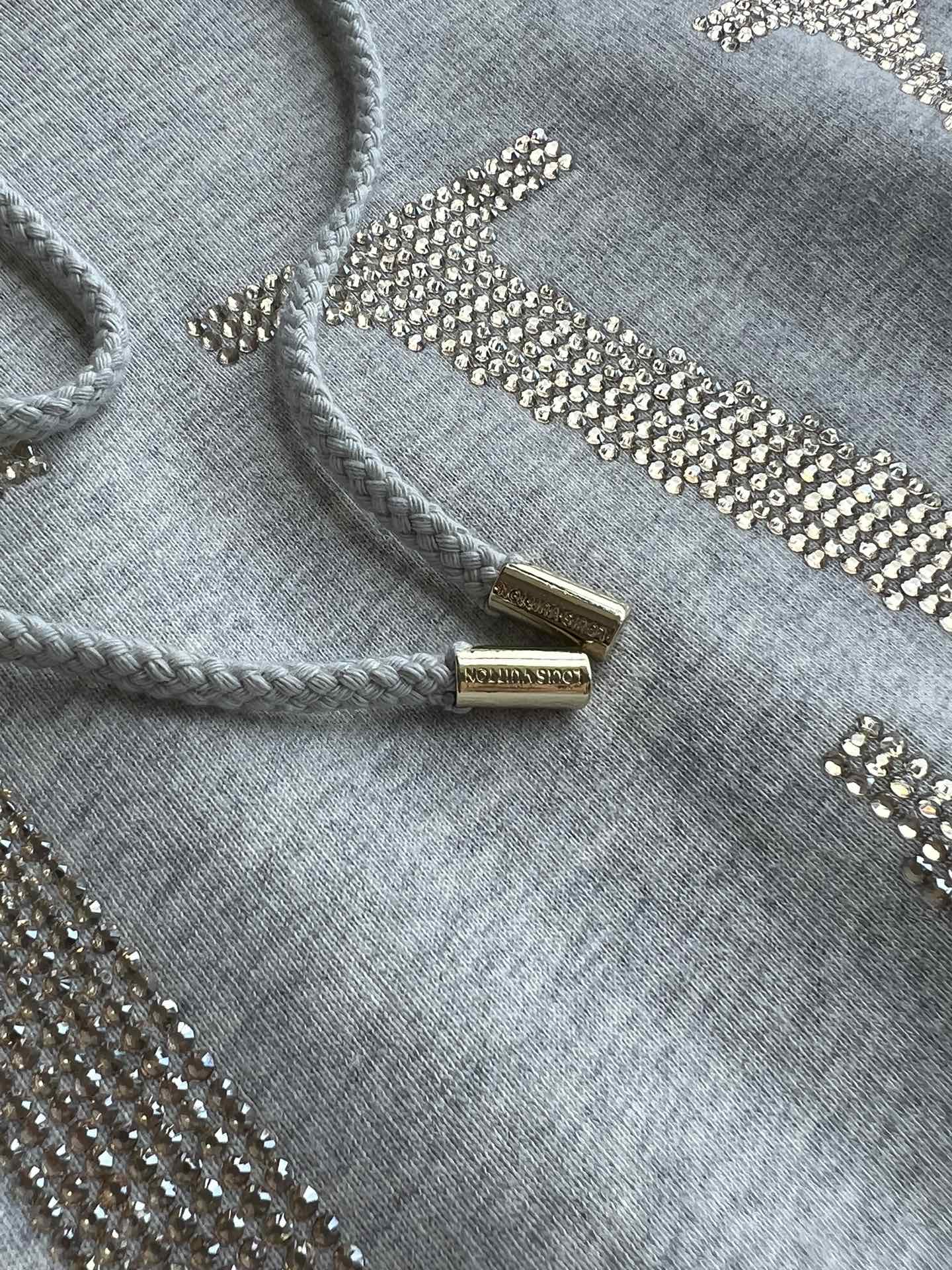 LOUIS VUITTON LOUIS VUITTON HOODED SWEATSHIRT WITH RHINESTONES 275688