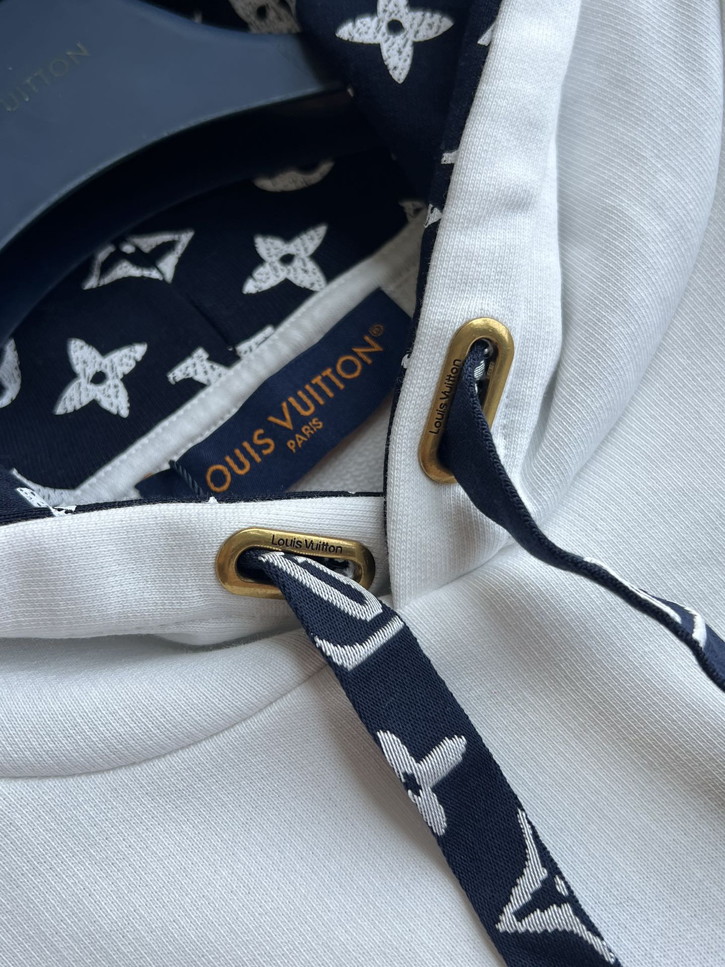 LOUIS VUITTON LOUIS VUITTON HOODED SWEATSHIRT 275701