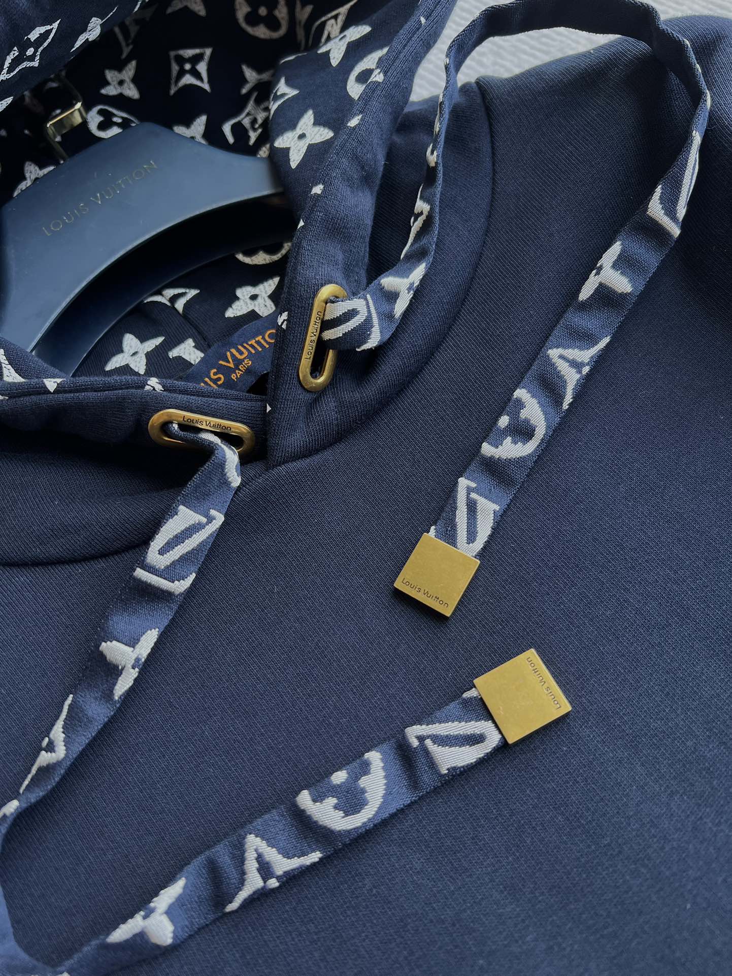 LOUIS VUITTON LOUIS VUITTON HOODED SWEATSHIRT 275702