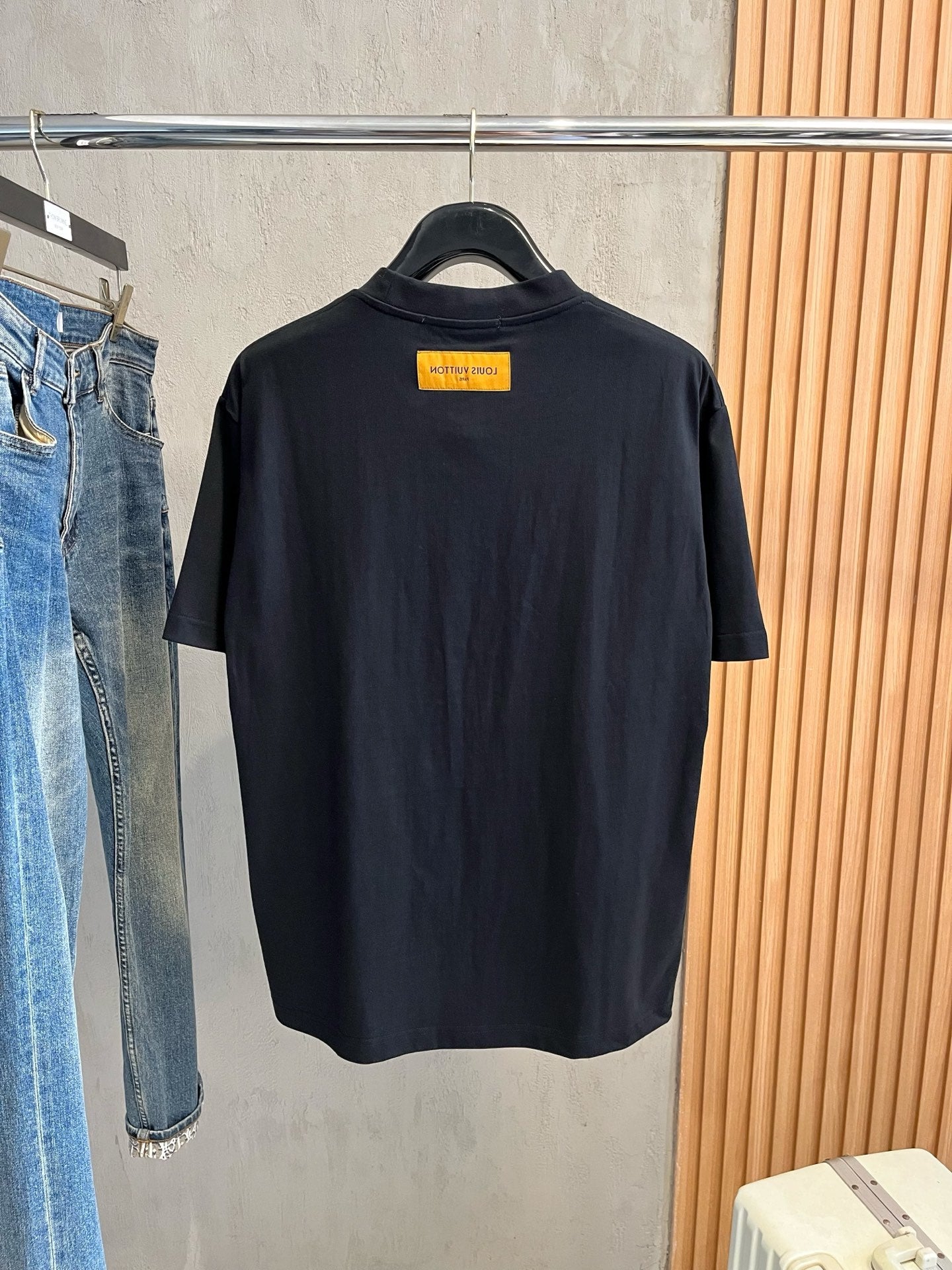 LOUIS VUITTON LV T-SHIRT IN BLACK COTTON LOGO PRINT 238866