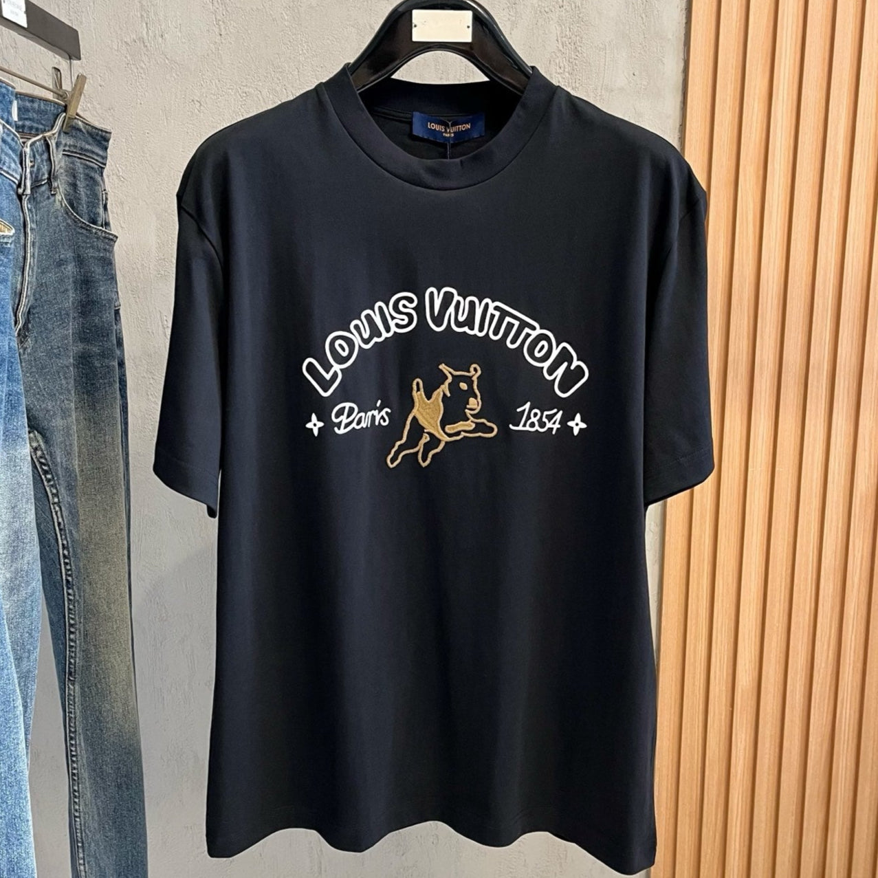 LOUIS VUITTON LV T-SHIRT IN BLACK COTTON LOGO PRINT 238866