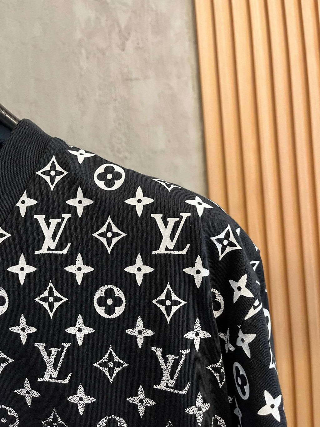 LOUIS VUITTON LV T-SHIRT IN BLACK MONOGRAM COTTON 238858