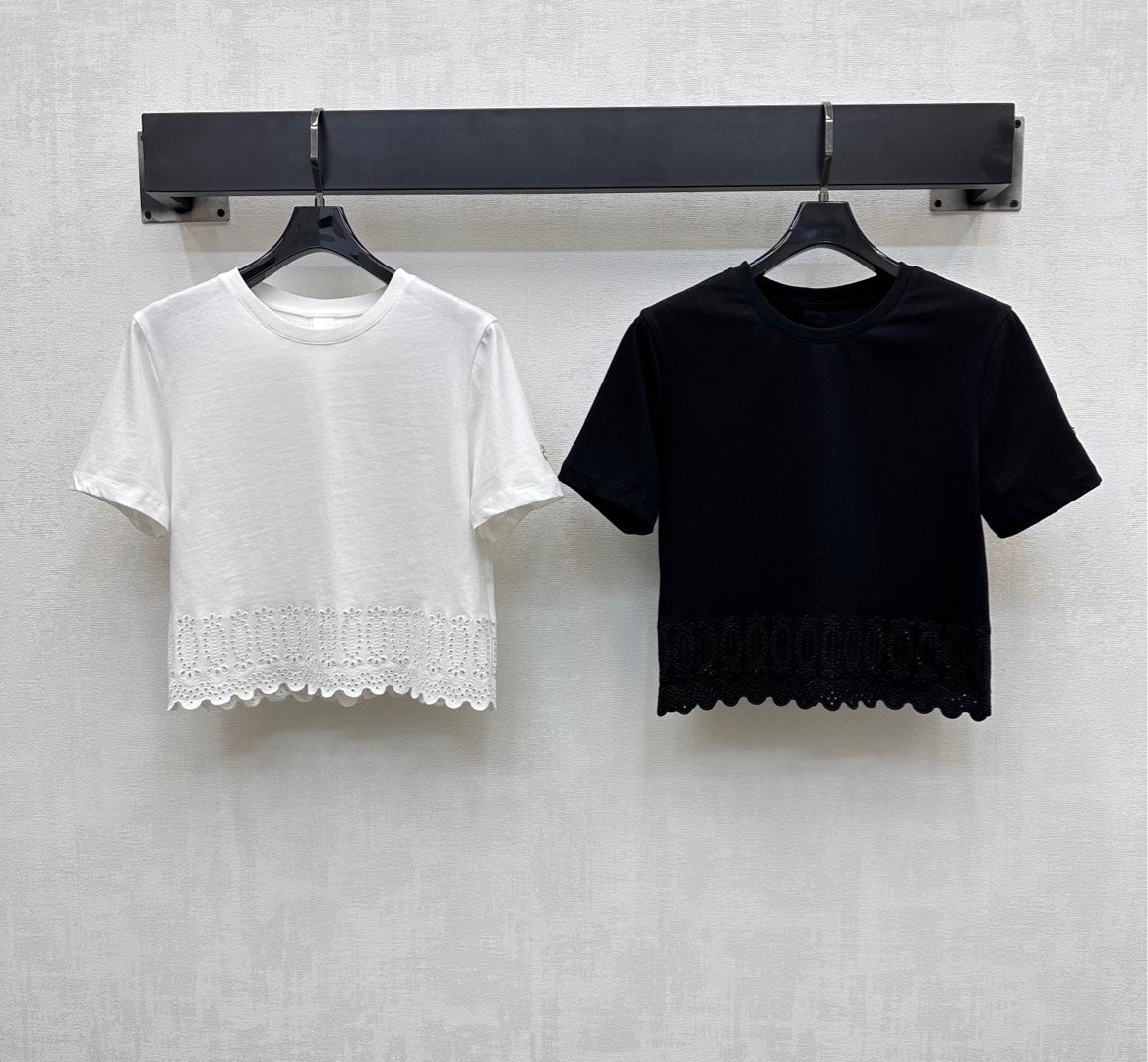 LOUIS VUITTON LV T-SHIRT WITH LACE-TRIMMED HEM