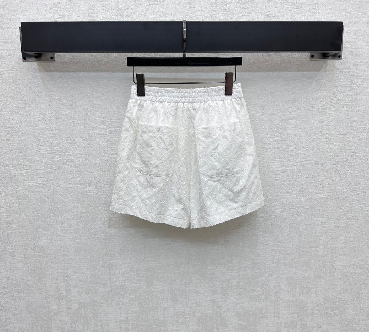 LOUIS VUITTON LV WHITE STRETCH SHORTS 263748